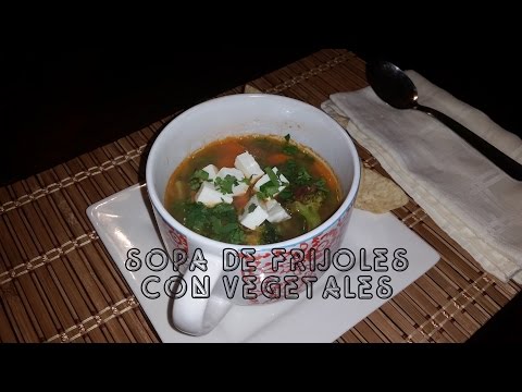 Receta Fácil: Sopa de Frijoles con Verduras